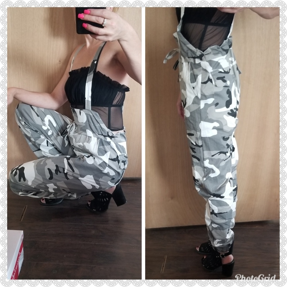 FINAL PRICE DROP** sz M Black camo bib overalls - Picture 3 of 7